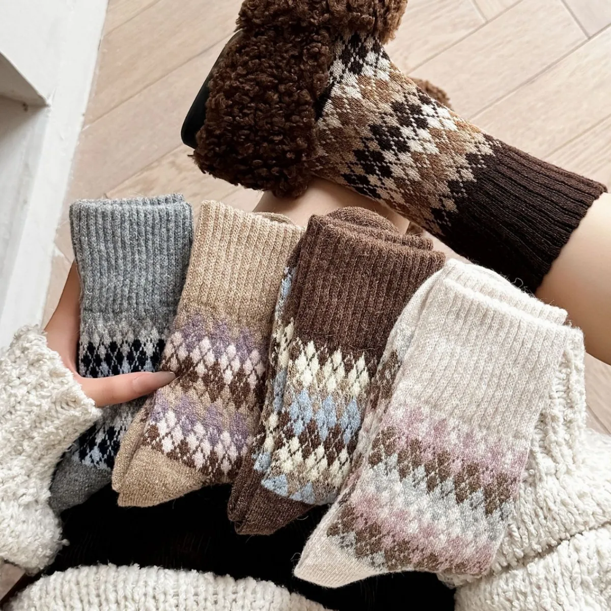 Good Quality Wool Winter keep Warm Floor Socks Women Socks Ethnic Style Women Couple Cotton Socks Stripes Pattern Khaki Socks