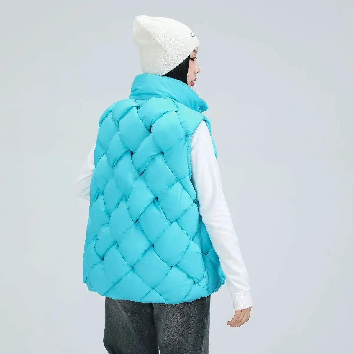 سترة مبطنة بدون أكمام بياقة واقفة على الموضة لعام 2025 سترة نسائية كورية من القطن سترة علوية للخريف والشتاء صدرية ملابس خارجية ملابس خروج