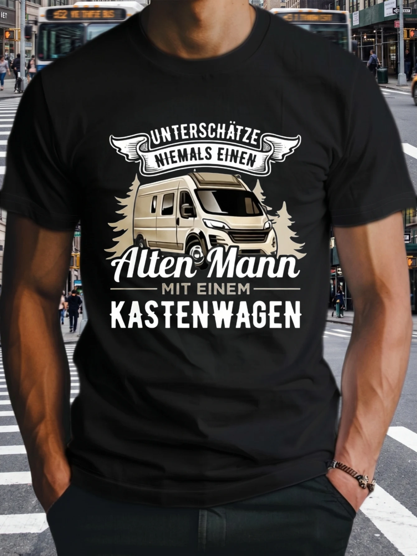 1 pièce T-shirt 100% Coton à col rond et manches courtes, imprimé 'Niemals Unterschatze Niemals Einen Alten Mann Mit Einem Kastenwagen', grande taille, confortable, pour usage décontracté, lavable en machine