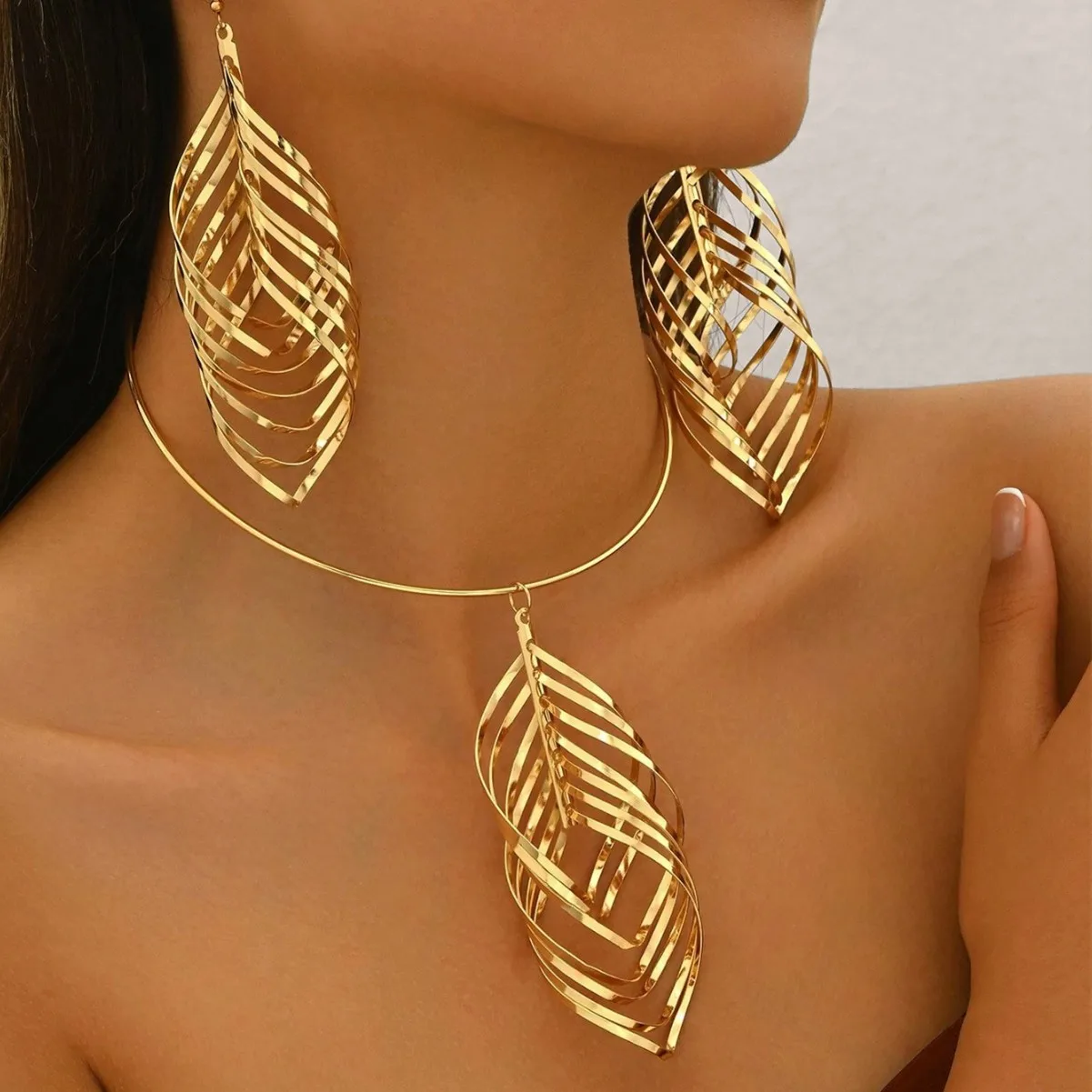 1 set of fashionable personalized niche earrings, fringed leaf collar set, light luxury and elegant jewelry for women