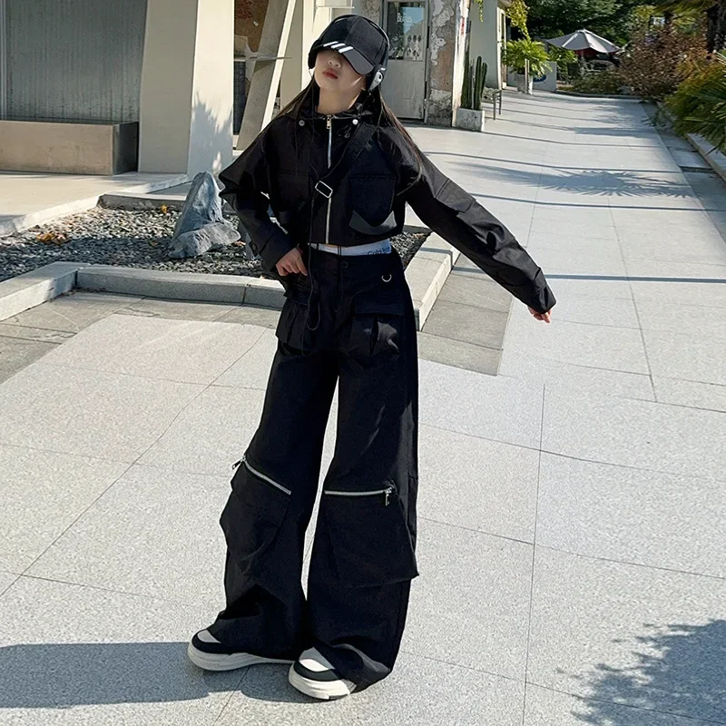 

2 шт., повседневная спортивная одежда для девочек-подростков, костюм, молодежные детские спортивные костюмы, новый весенний комплект детской рабочей одежды, короткая куртка + брюки-карго