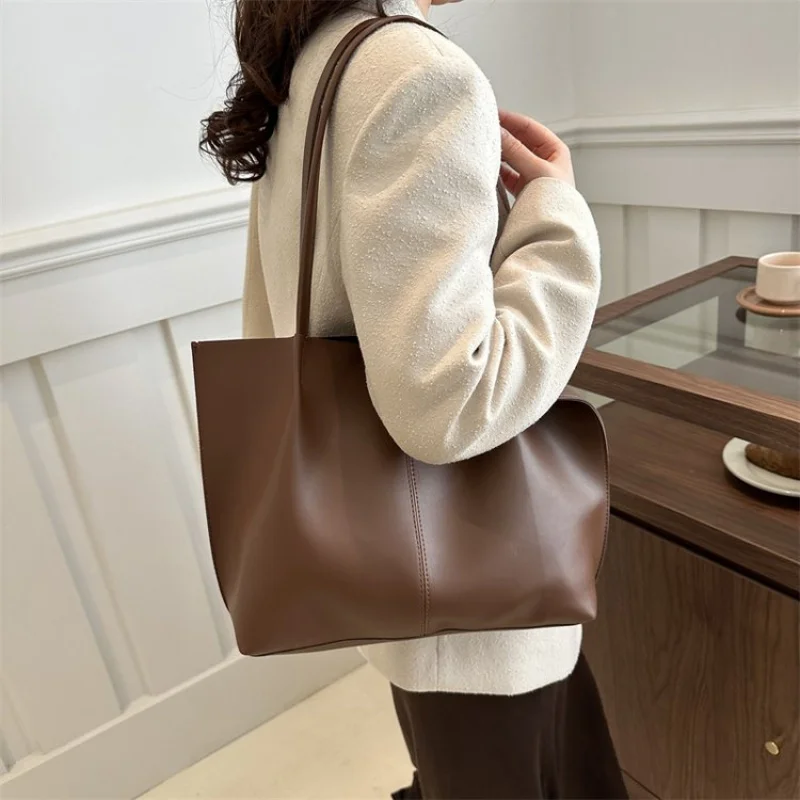 

Luxury Women's Casual Fashionable Leather Handbag Trendy Commuter Classic Elegant Ladies Simple Vintage Crossbody Bag
