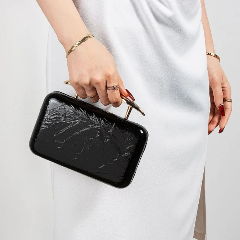 

Новая ручная женская сумка из искусственной кожи золотого цвета, сумка через плечо на одно плечо, модная персонализированная сумка для банкета знаменитостей, женский роскошный кошелек