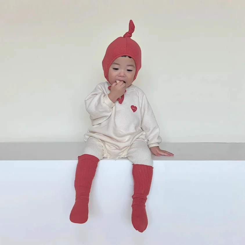 بدلة أطفال جديدة لخريف 2025 بأكمام طويلة من القطن للأطفال الرضع والأولاد والبنات مطبوع عليها حروف على شكل قلب ملابس غير رسمية لحديثي الولادة 0-24 متر #4