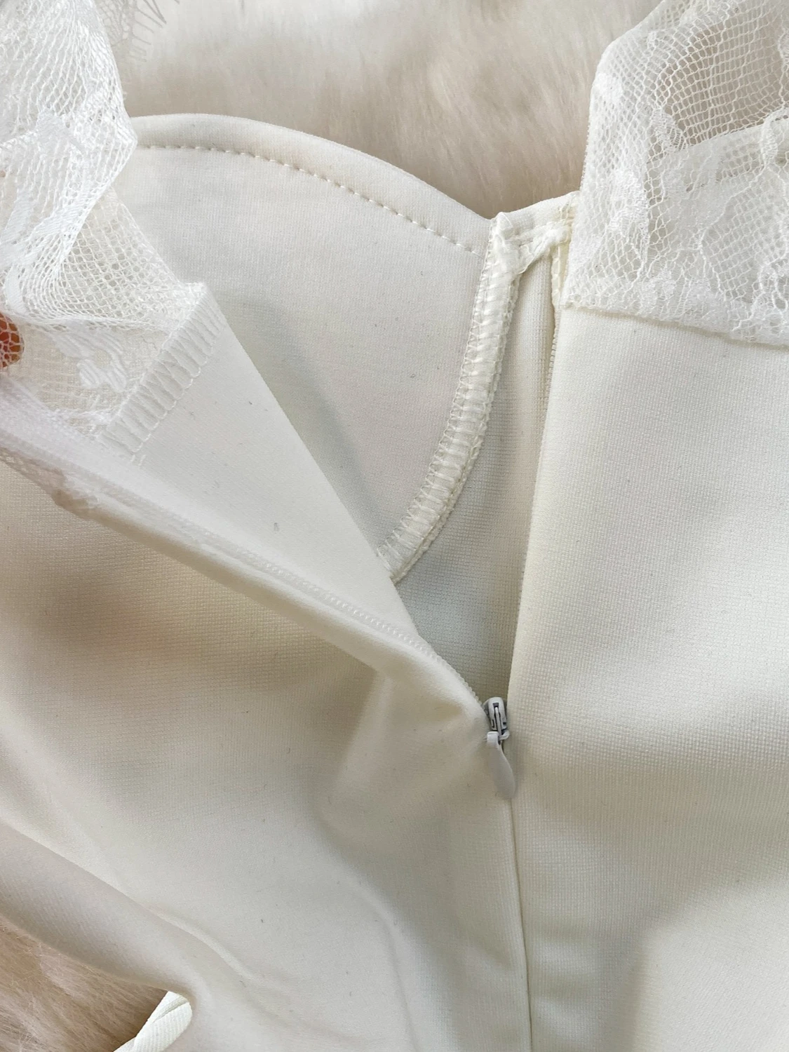 Foamlina élégant évider robe en dentelle femmes nouveau col rond découpe Perspective à manches longues mince irrégulière Mini robe moulante