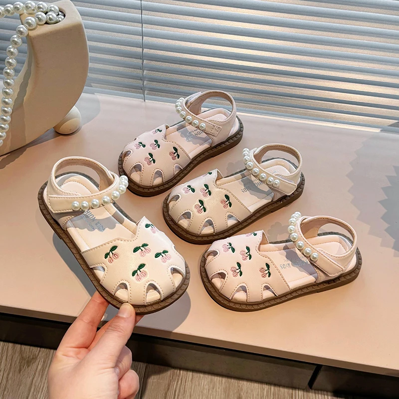 

New Children's Sandals Summer Elegant Girl Princess Shoes Fashion Chic Embroider Kids Causal Pearl Flat Sandals Toe-covered Soft