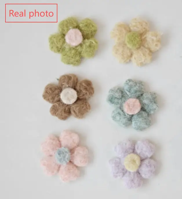 30 Stück 2,5 cm Plüsch-Filzblumen mit fünf Blütenblättern, gepolsterte Applikationen für Kleidung, Hüte, Socken, zum Nähen, zur Dekoration, für DIY-Projekte, Haarspangen, Schleifen und Aufnäher. – Detail 1