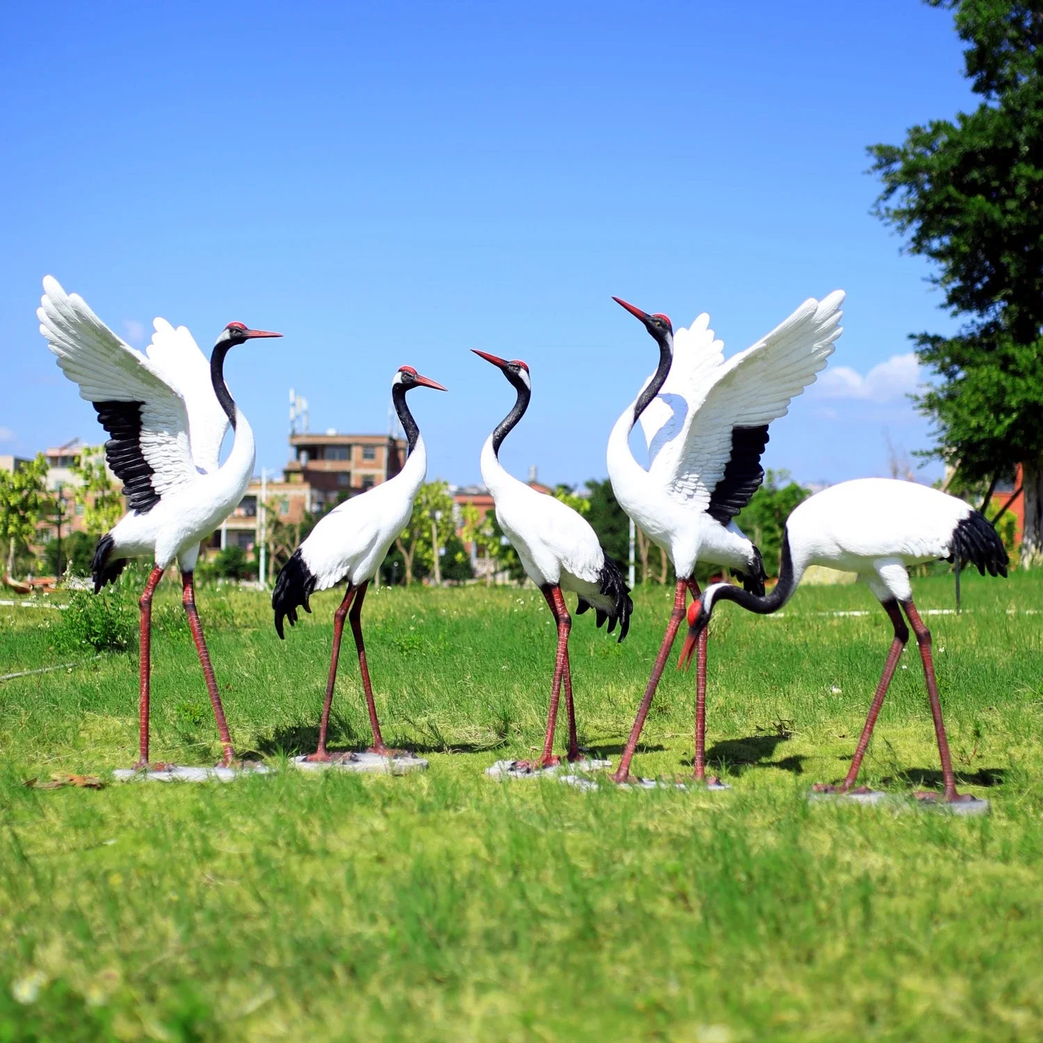 Simulation crane sculpture outdoor garden pool beauty Chen decorative animal fiberglass red-crowned crane ornament