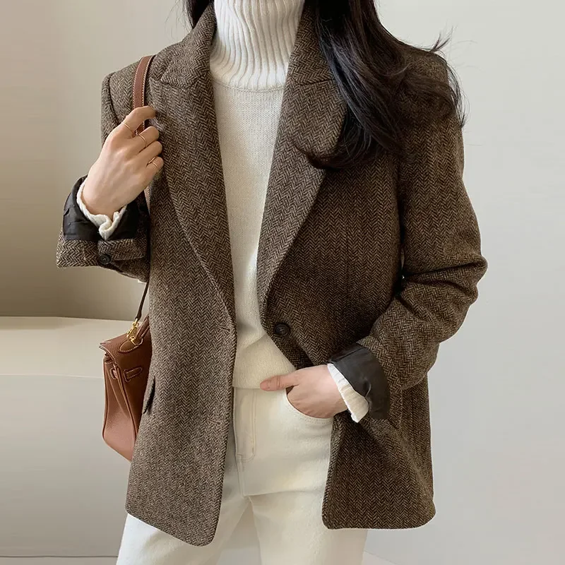 

Корейский шикарный осенний винтажный изысканный свободный шерстяной пиджак с лацканами и двойной пуговицей с длинными рукавами в елочку для женщин, офисных леди