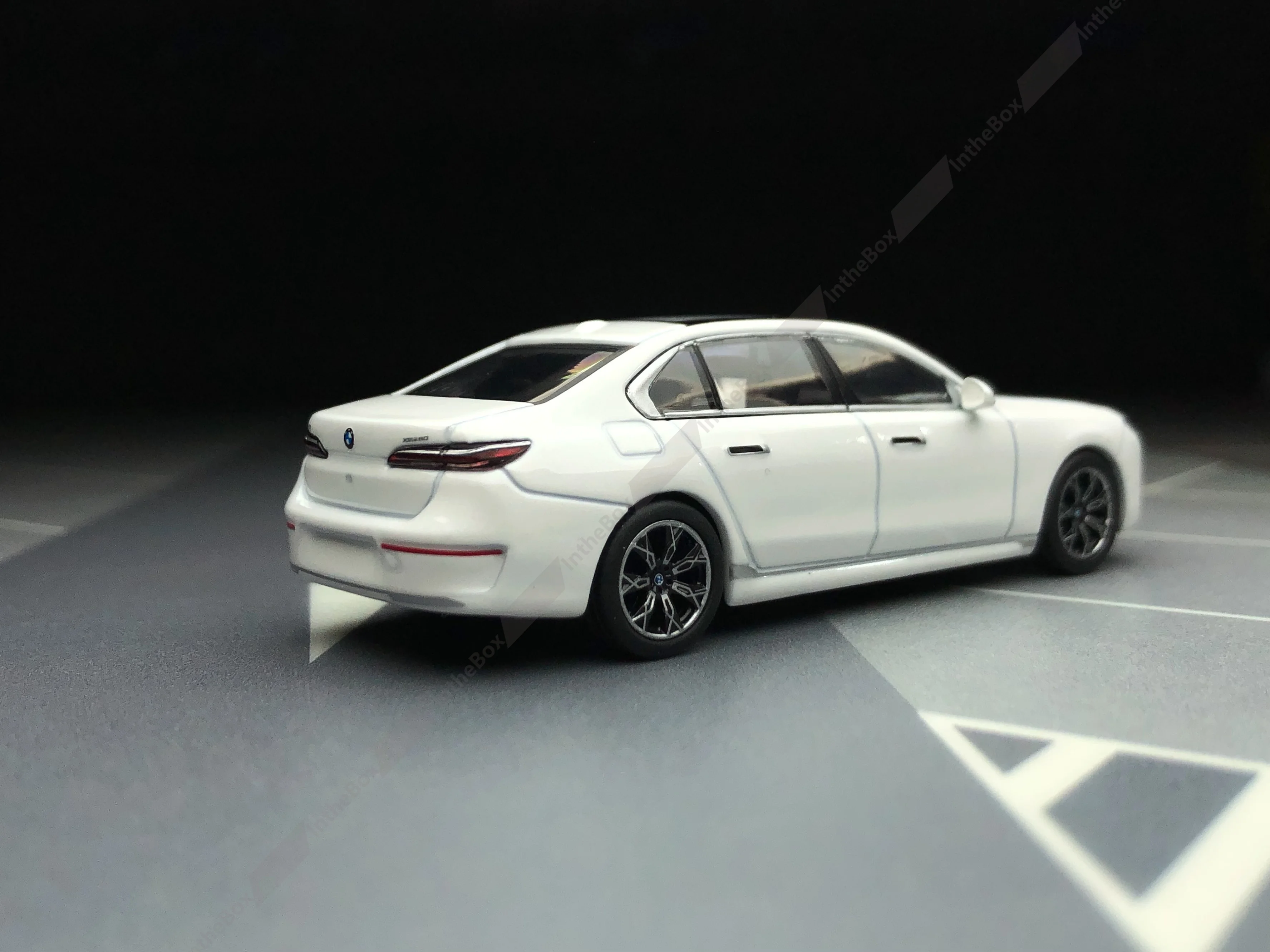 ميني جي تي # 819 i7 xDrive60 سيارة معدنية بيضاء 1/64 موديل Diecast