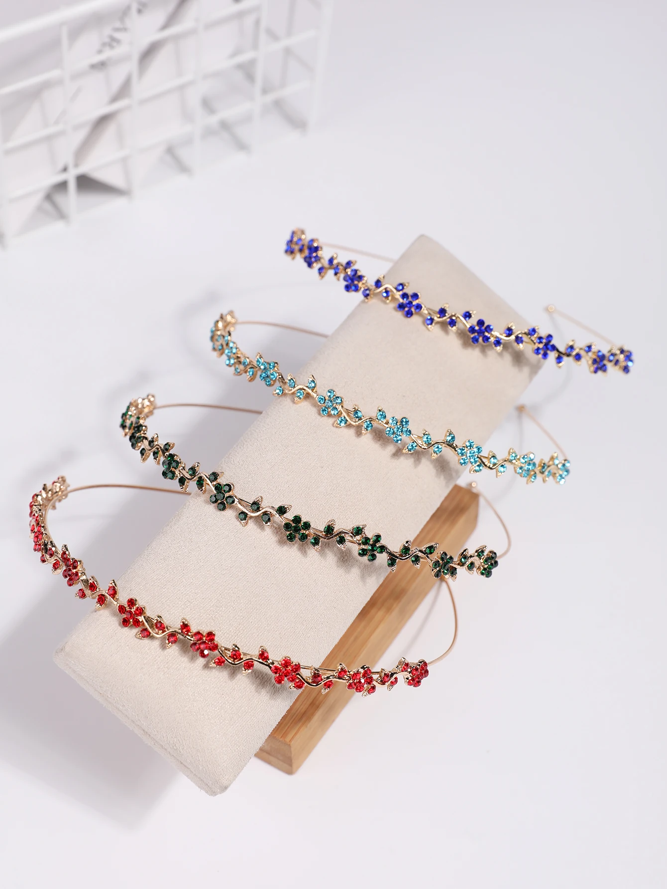 

Persian Blue Exquisite French Hair Hoop, Versatile for Going Out, Pearl Headband, Ultra Immortal Style, Fine Headpiece for Women