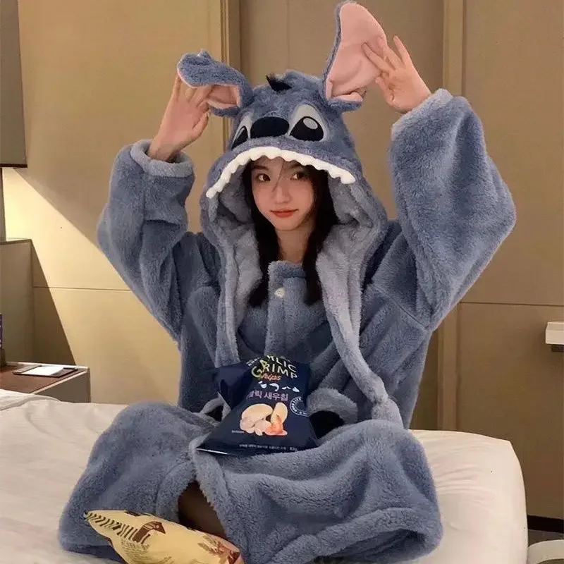 

Милые зимние пижамы Disney Stitch с героями мультфильмов, осенне-зимние коралловые утепленные бархатные длинные домашние костюмы, пижамы для девочек, домашняя одежда