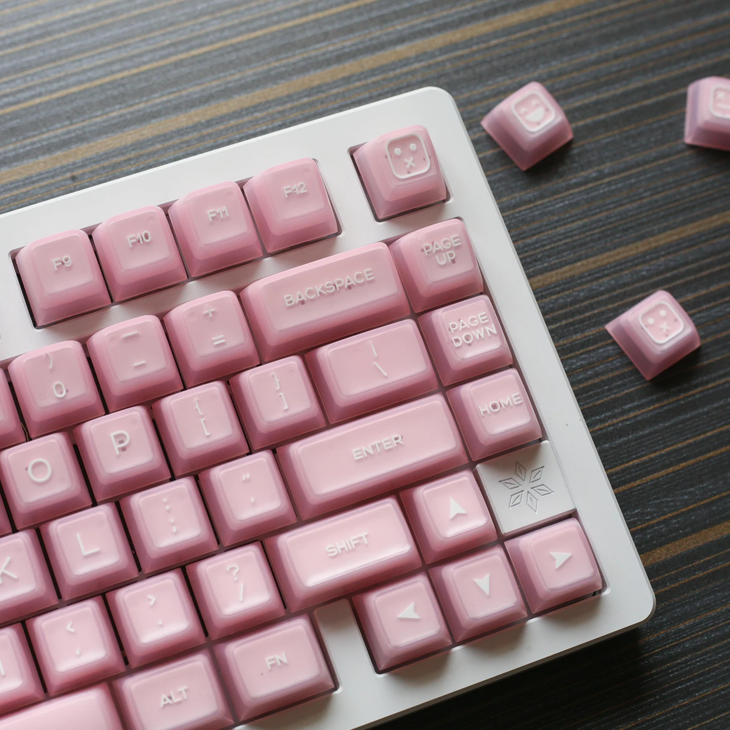 Imagem -04 - Kbdiy-keycap Translúcido Rosa para Teclado Mecânico Double Shot SA Perfil Pbt Keycaps Personalizados 142 Teclas Gmk87 Gmk81