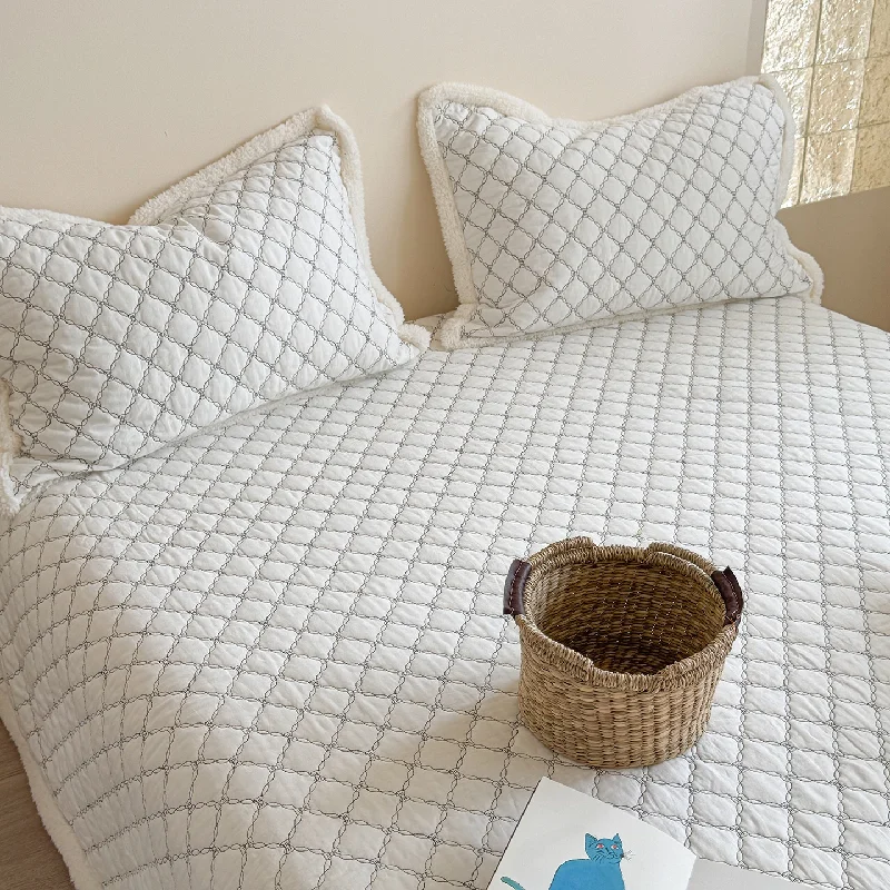 Plush Lace Cotton Quilt Set 3Pcs, Solid Color Embroidered Stitching Bedspread, Soft Skin-Friendly Lightweight Padded Comforter