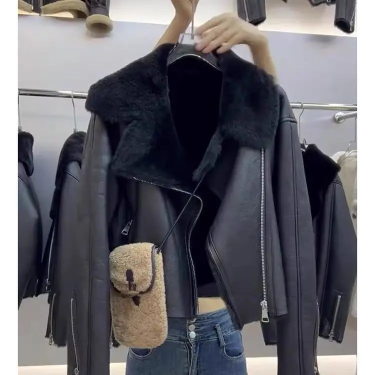 Women's 2025 Autumn Winter New Leather Jackets Feminine Lapel Short Style Fashion Motorcycle Jackets Long Sleeve Faux Fur Coats