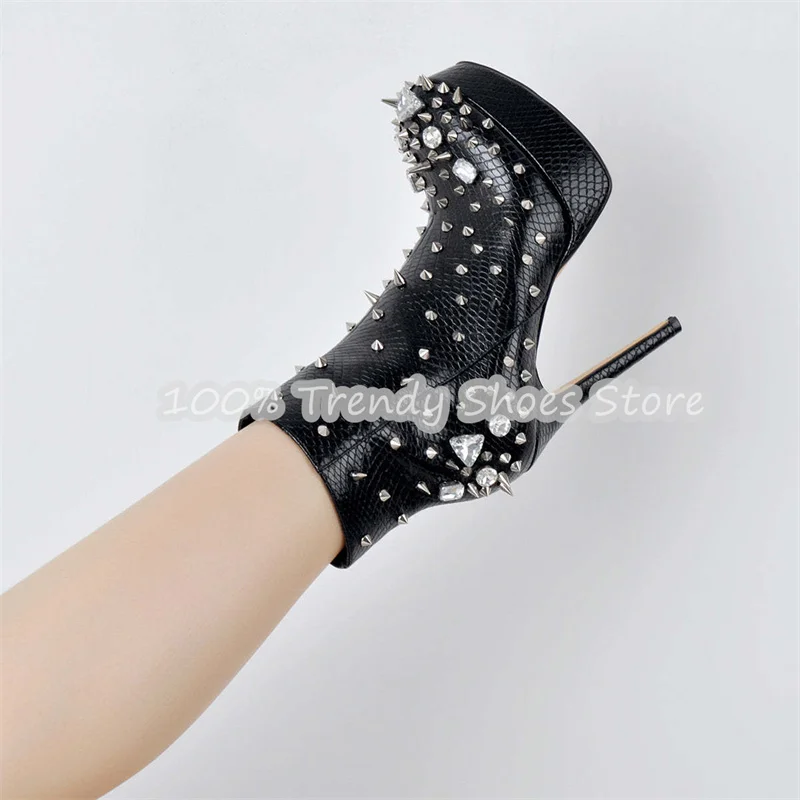 

Женские ботильоны на массивной платформе со стразами и заклепками, роскошные короткие ботинки с высоким берцем на шпильке и боковой молнией, женские модельные туфли для подиума