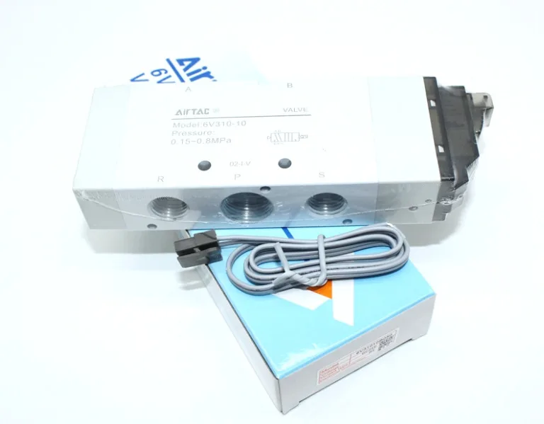 1PCS New AirTAC 6V31010A050 6V310-10 AC220V Solenoid Valve