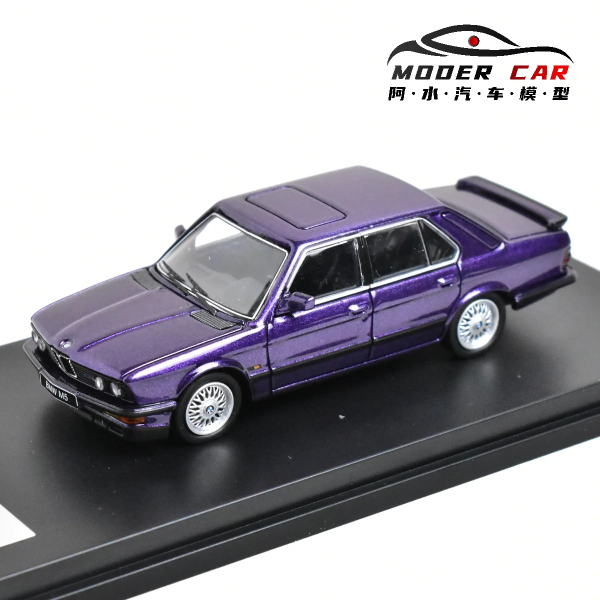 KING MODEL 1:64 M5 E28 Four doors Sedan2 generation Diecast Model Car