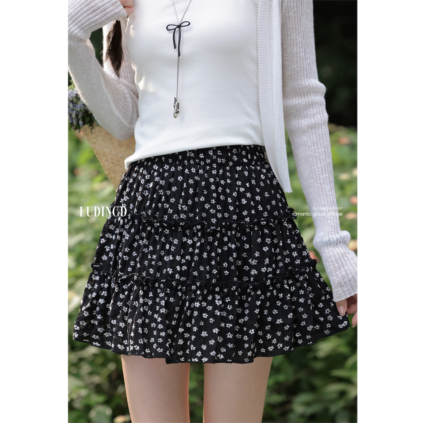 

ALXNAN Plus Size Women's Black Floral Skirt Mini A-line Cute Cake Skirt 2025 Summer Holiday Beach Casual Female Clothing D12101