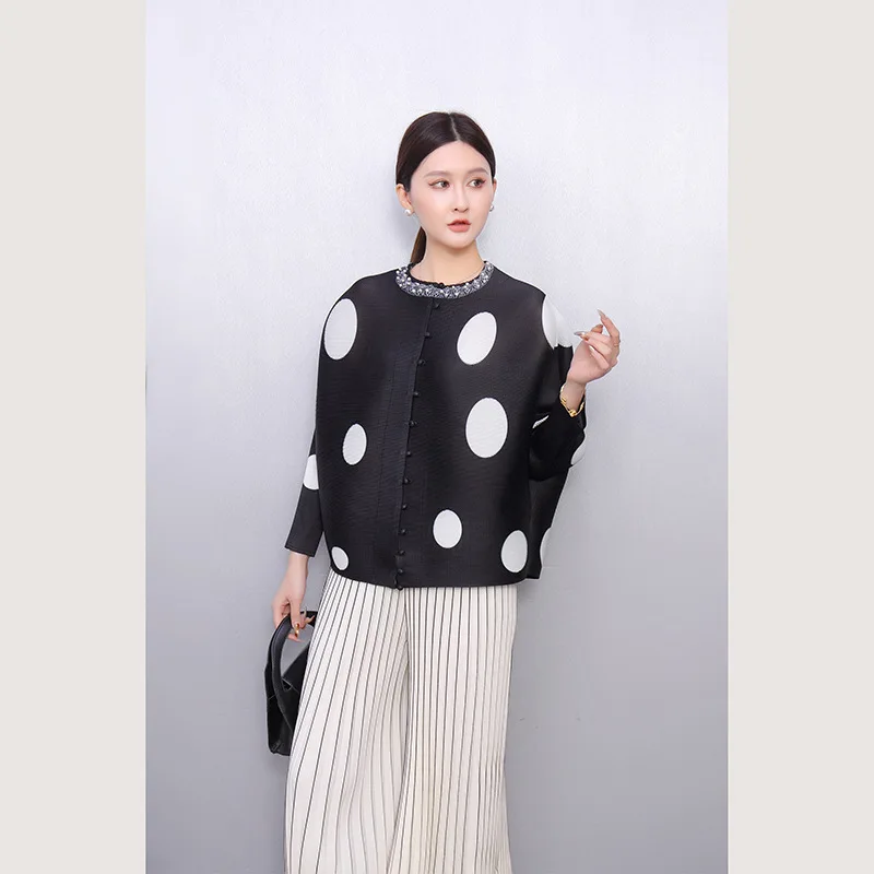 

Miyake Pleated Long-sleeved Jacket Female 2025 New Fall Flowers Show Young Foreign-style Mother Fall Clothing White Blouse