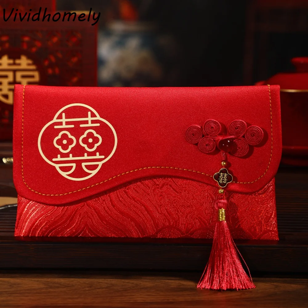 Traditional Red Env…