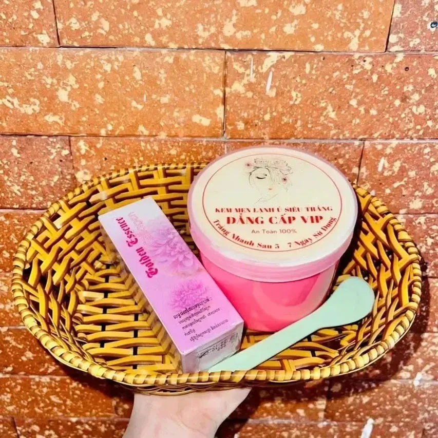 

Vietnam Whitening Body Kem ,removes matte skin, blends bright white moisturizing and smooth skin ﻿