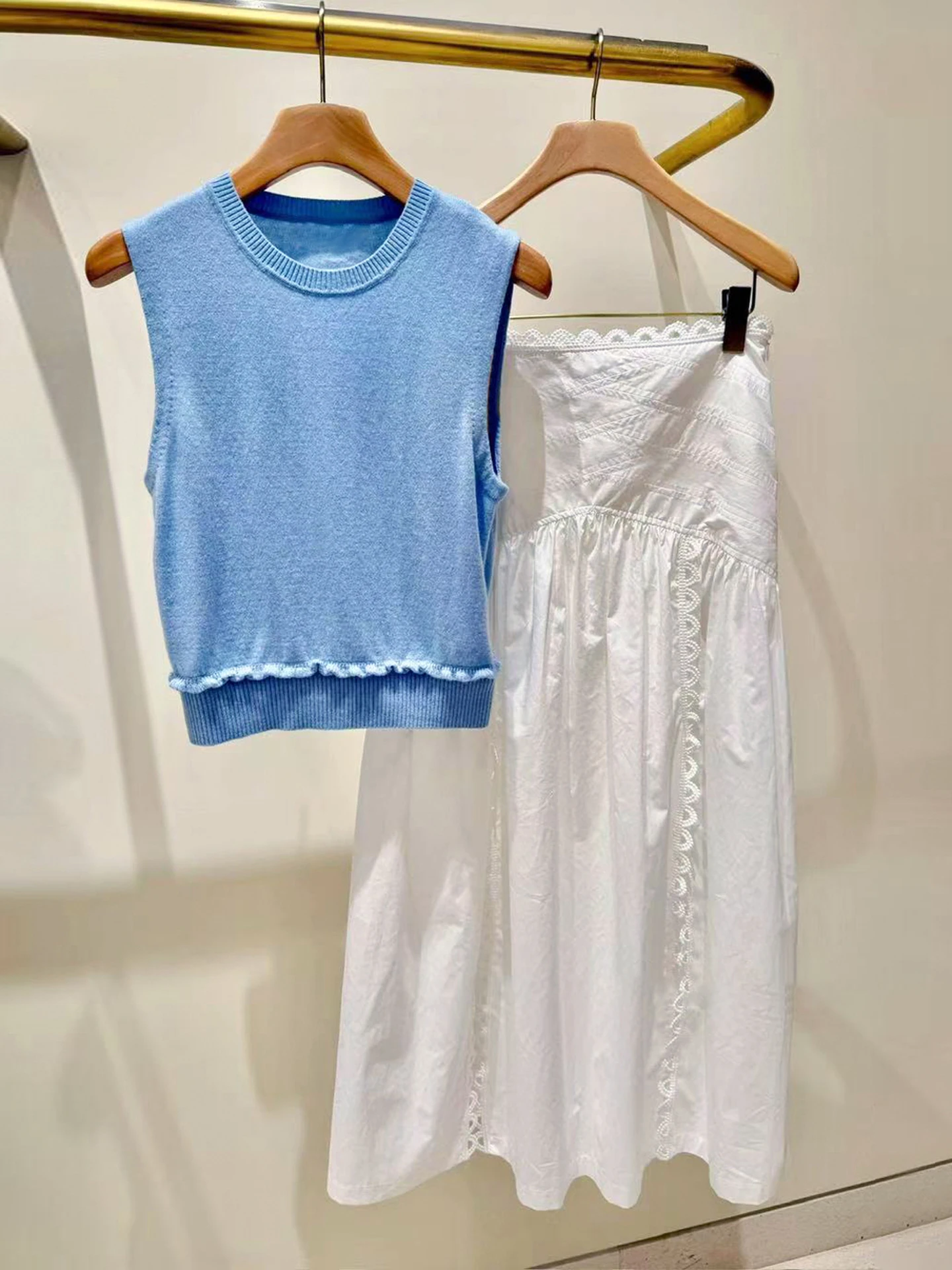 

S Home Nan You High End Women's Knitted Vest Top f Skirt Set Floral Trim Faionable Autumn Collection Polyester Fiber