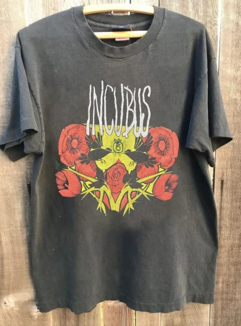 Camiseta Vintage 2004 Incubus Tour con Gráfico en Color Carbón, Unisex, Reimpresión, Tallas S-4XL, Camiseta Vintage con Gráfico, Nueva Colección Verano 2026 para Mujer