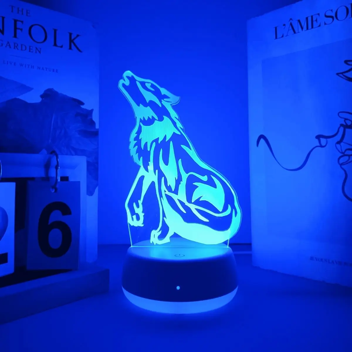 1pc modern creative wolf shaped 3D night light, USB powered touch switch with seven color conversion, a great gift.
