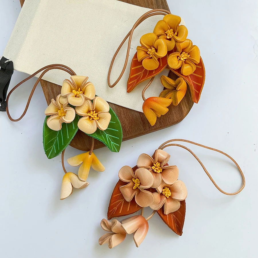 

Элегантный автомобильный подвесной декор из натуральной кожи с цветочным узором, модный аксессуар для сумки, стильный декор для салона автомобиля, милый подарок для женщин