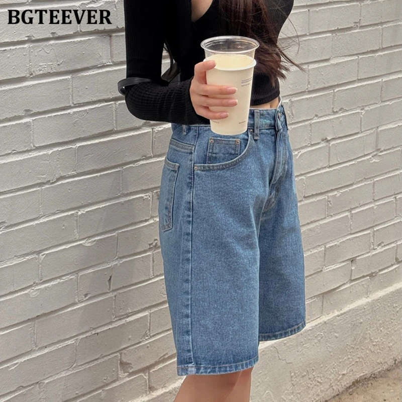 BGTEEVER スタイリッシュなポケットレディースストレートデニムショーツ夏ルーズ女性ワイドレッグジーンズショーツ