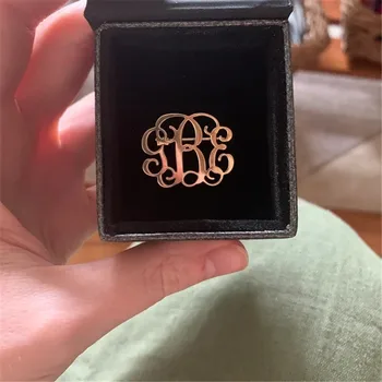 Broche personnalisée, Badges personnalisables, bijoux couleur or, texte Initial, épingles à revers, broches de nom en acier inoxydable pour femmes