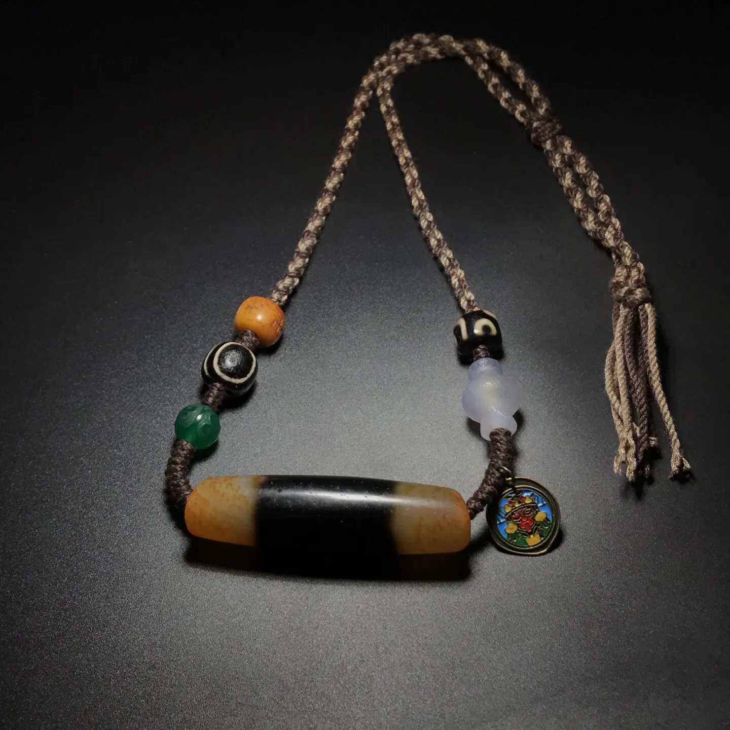 Antique hot-selling natural silk-twisted agate large-hole pulp weathered dzi bead necklace handheld, size: 15 * 59mm