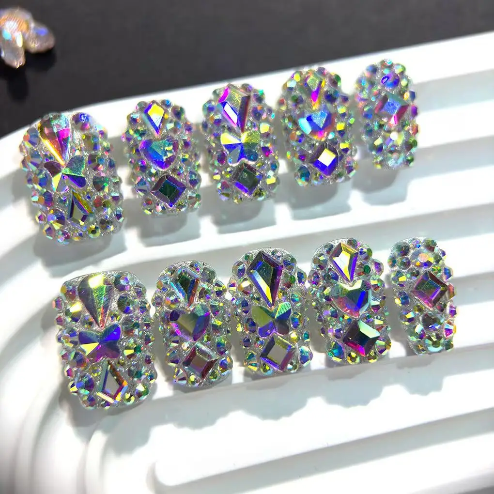 10 قطع من الأظافر المزيفة المصنوعة يدويًا من AB الراقية المليئة بالألماس الملون، فن أظافر قصير وملفت للنظر