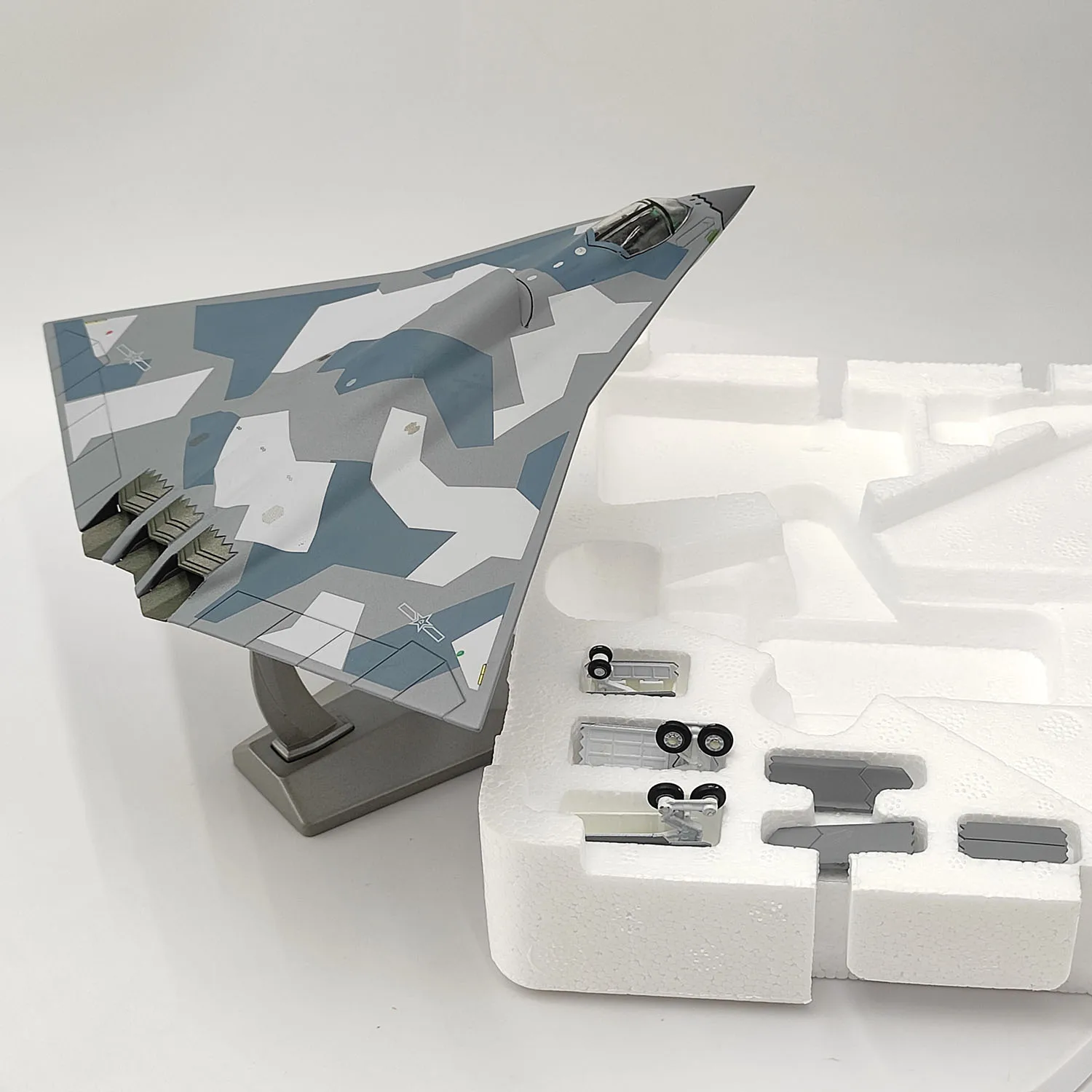 

Масштаб 1/144, новая модель истребителя J36 6-го поколения, лист гинкго, военная модель самолета из сплава