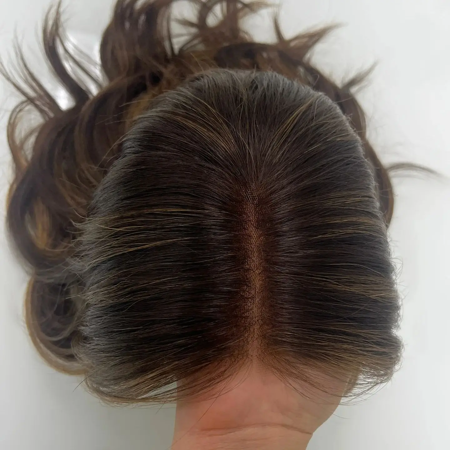 

Dark Brown Blonde Highlights 22 Inches Middle Parting 13*4 HD Transparent Lace Frontal Wig New In Slightly Wave High Quality Wig