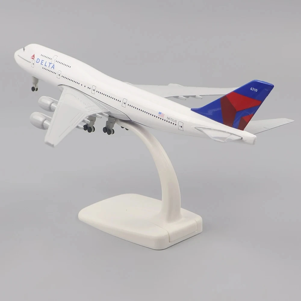 20CM B747 Delta Air Airlines Metal Scale Aircraft Model with Landing Gear Base Hobby Souvenir Plane Collectible Gift