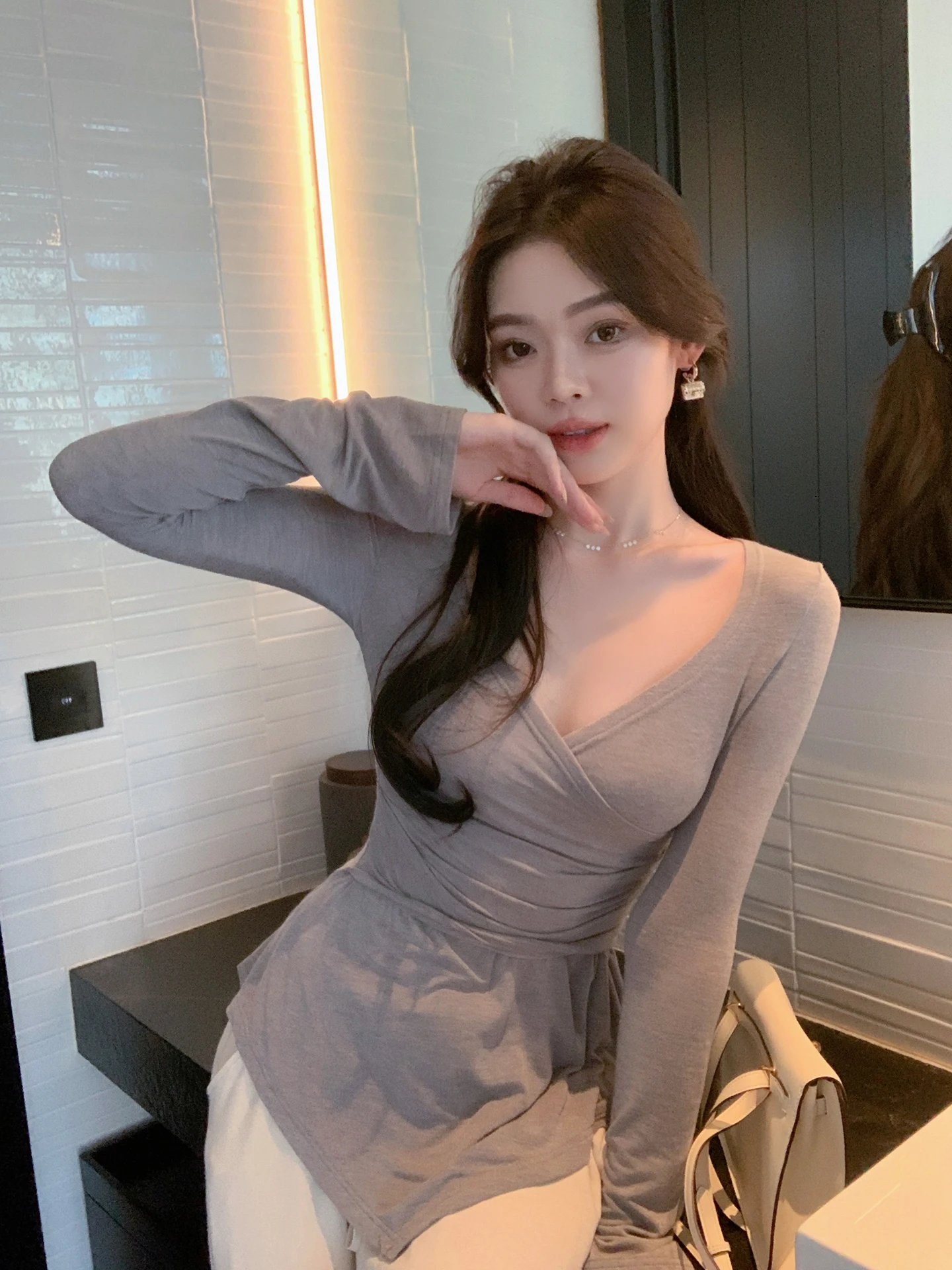 

Женская тонкая футболка ByYou2026 с длинным рукавом и V-образным вырезом, облегающая, повседневная, модная, базовая, для ношения под одеждой