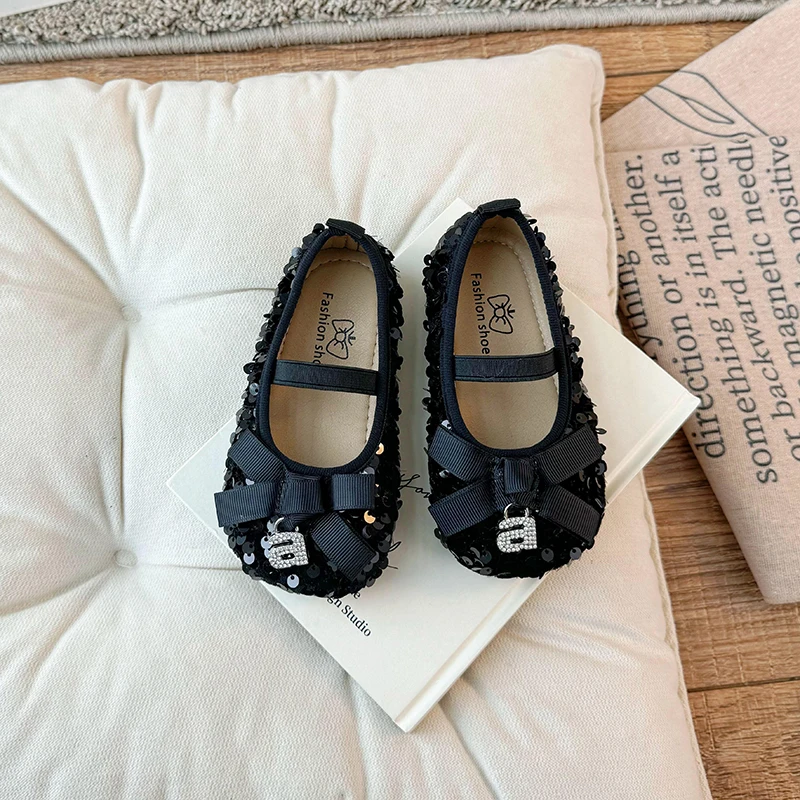 Dziecięce Lesther buty dla dziewczynek 2024 wiosna/lato nowe pojedyncze buty na imprezę urocze koreańskie cekinowe kokardki modne buty księżniczki