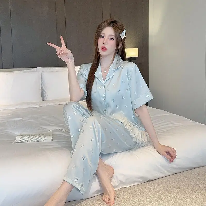 

Элегантный комплект женской пижамы с коротким рукавом и брюками, летний новый стиль, домашняя одежда для девушек с бантом, модные комплекты для стильных девушек
