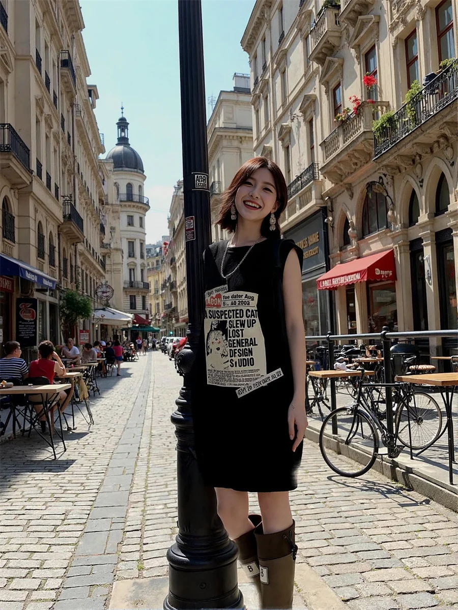 Damenkleid, Harajuku-Trend, schwarze Applikationen, seitlicher Schlitz, Ausschnitt, Spleißen, Ausschnitt, Aushöhlung, Sling, Hosenträger, Riemchen, Schnürung