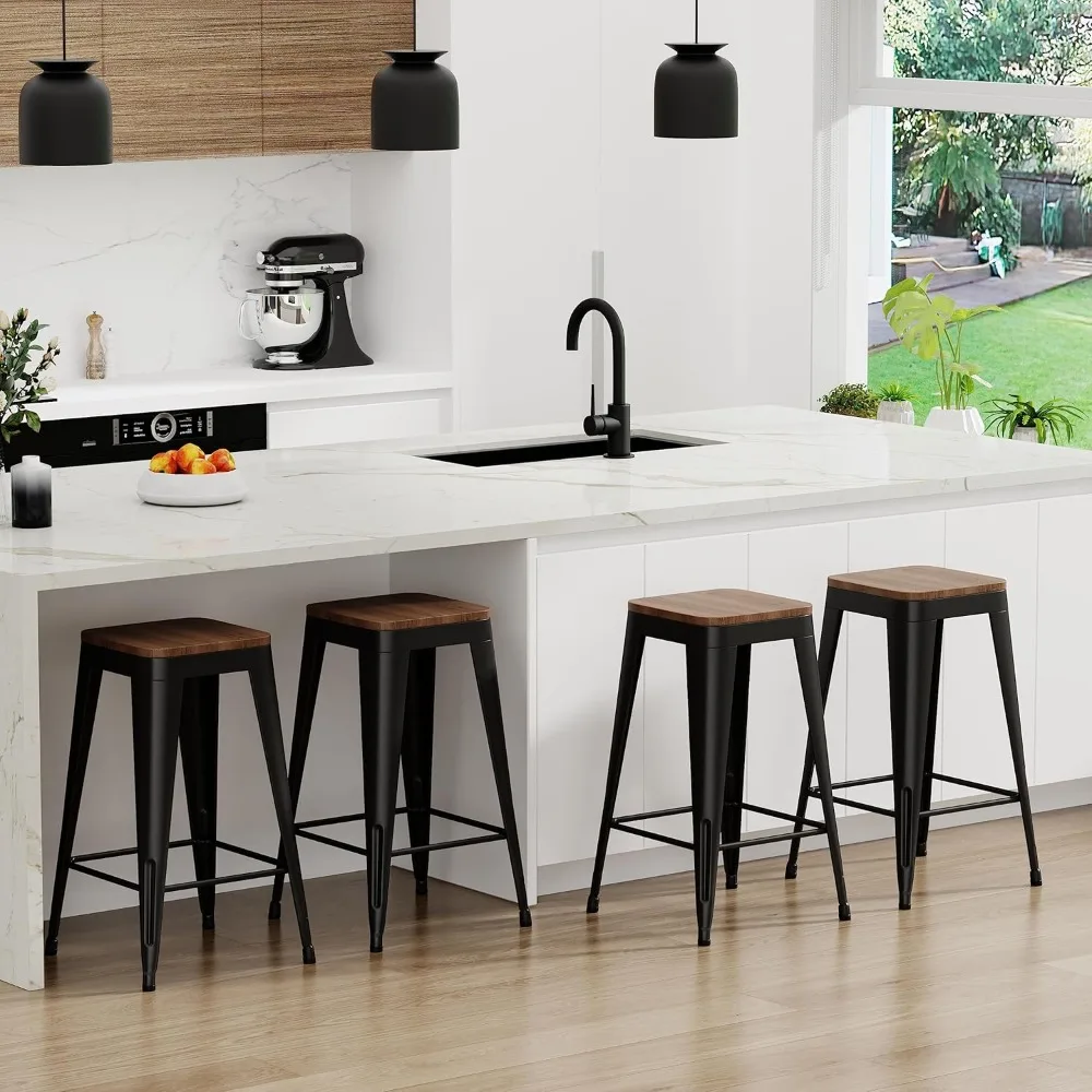 Juego de 4 taburetes de bar modernos industriales de metal blanco con tapas de madera para isla de cocina y asientos de cafetería con altura de mostrador