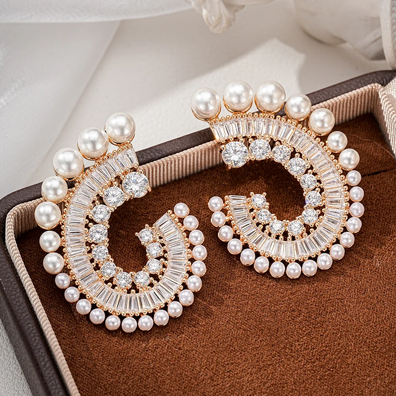 Beautiful Tiered Crescent Gradient Pearls Earrings Micro-inlay Cubic Zircon Women Party Jewelry Topuality Wedding Bride Earrings