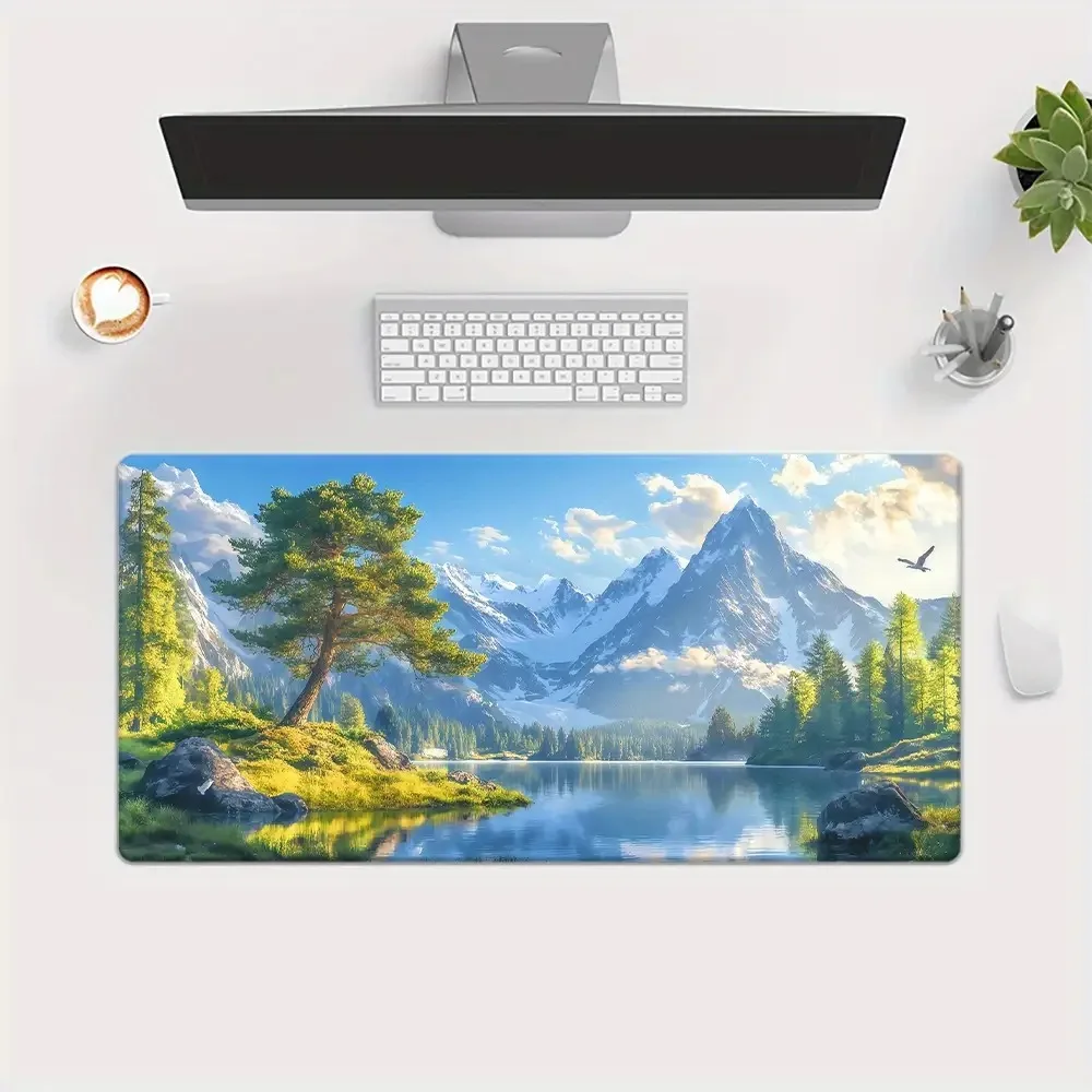 Il présente des motifs de verdure luxuriante et de sommets de montagnes enneigés, des organiseurs de bureau et des plateaux, ainsi que des tapis de souris.