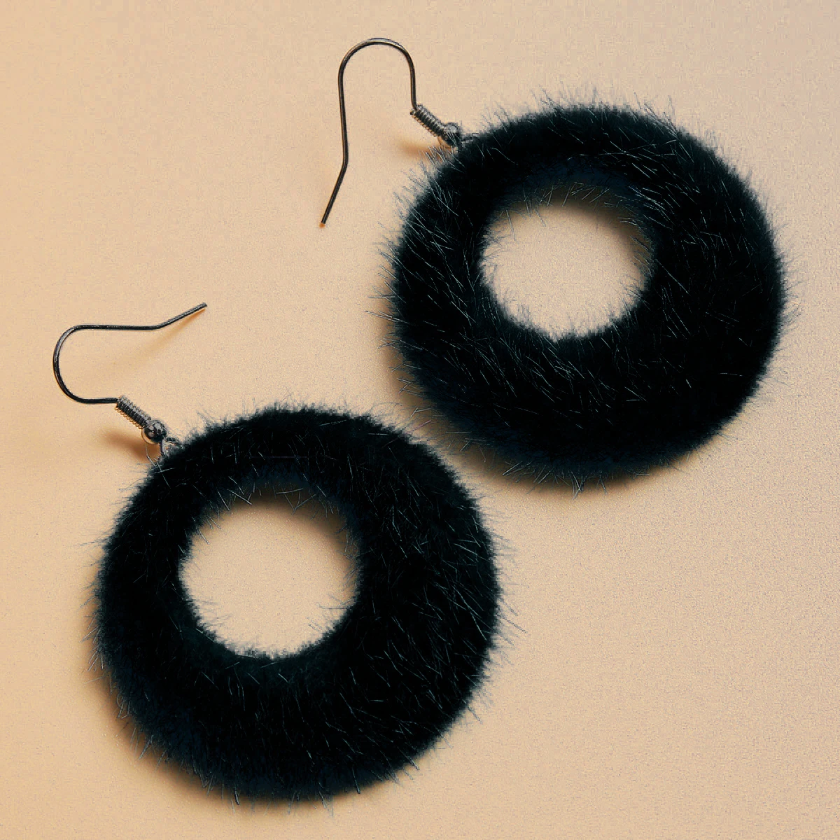 Hollow Out Circle Dangle Earrings for Women Black Plush Round Dangle Earrings Party Trendy Silver Color Hook Jewelry Accessories