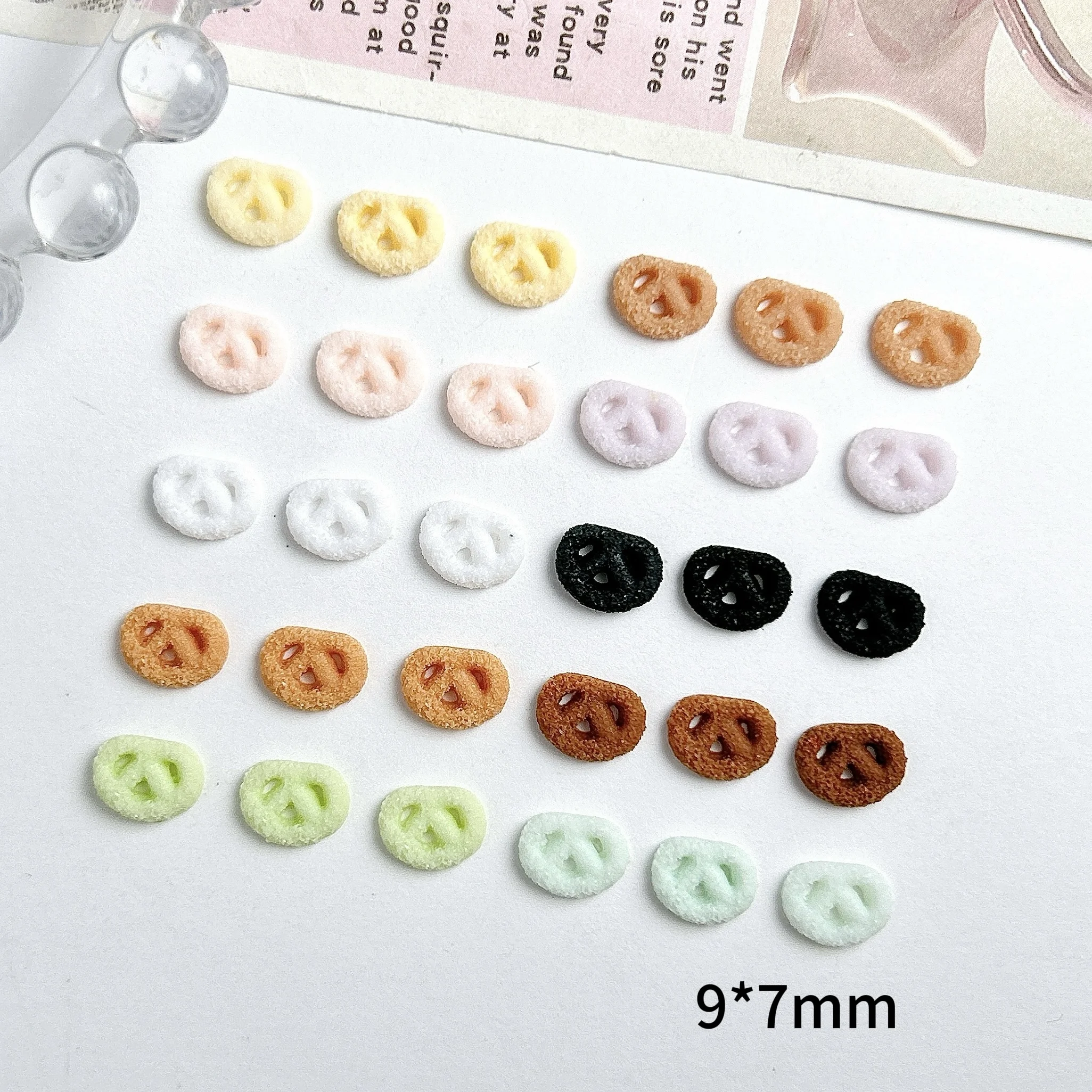 30PCS Simulated Cute Mini Wrinkled Cookies Nail Charms 3D Resin Kawaii Luminous Biscuit Nail Art Parts Supplies For Manicure DIY
