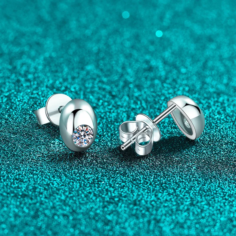 Elegant PT950 Platinum Fashionable 0.4-carat Moissanite Stud Earrings, Sparkling Little Bean Finely Inlaid with Diamonds