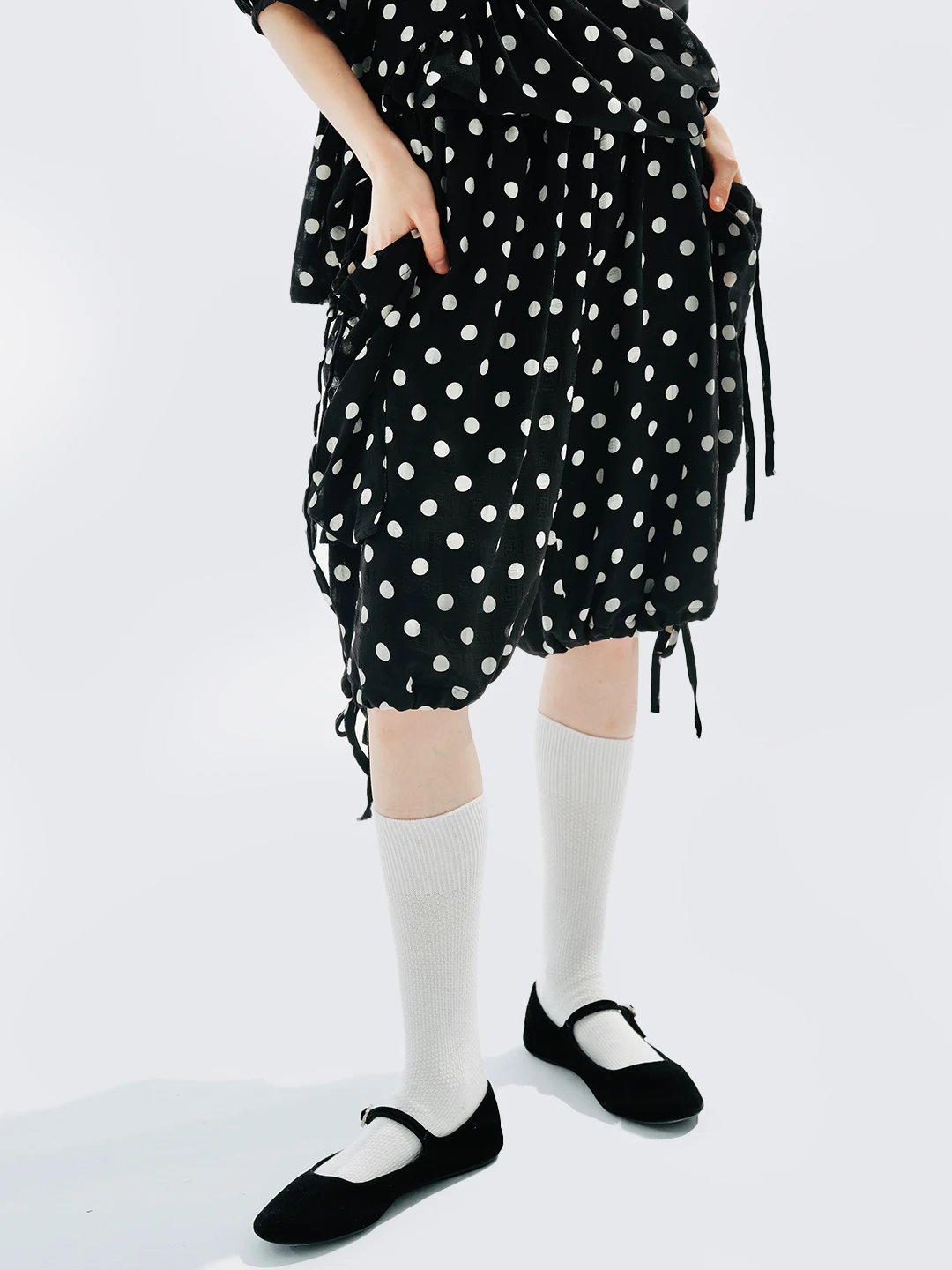 imakokoni Polka Dot black lace-up elastic leg shorts Women's summer thin black quarter pants 234184