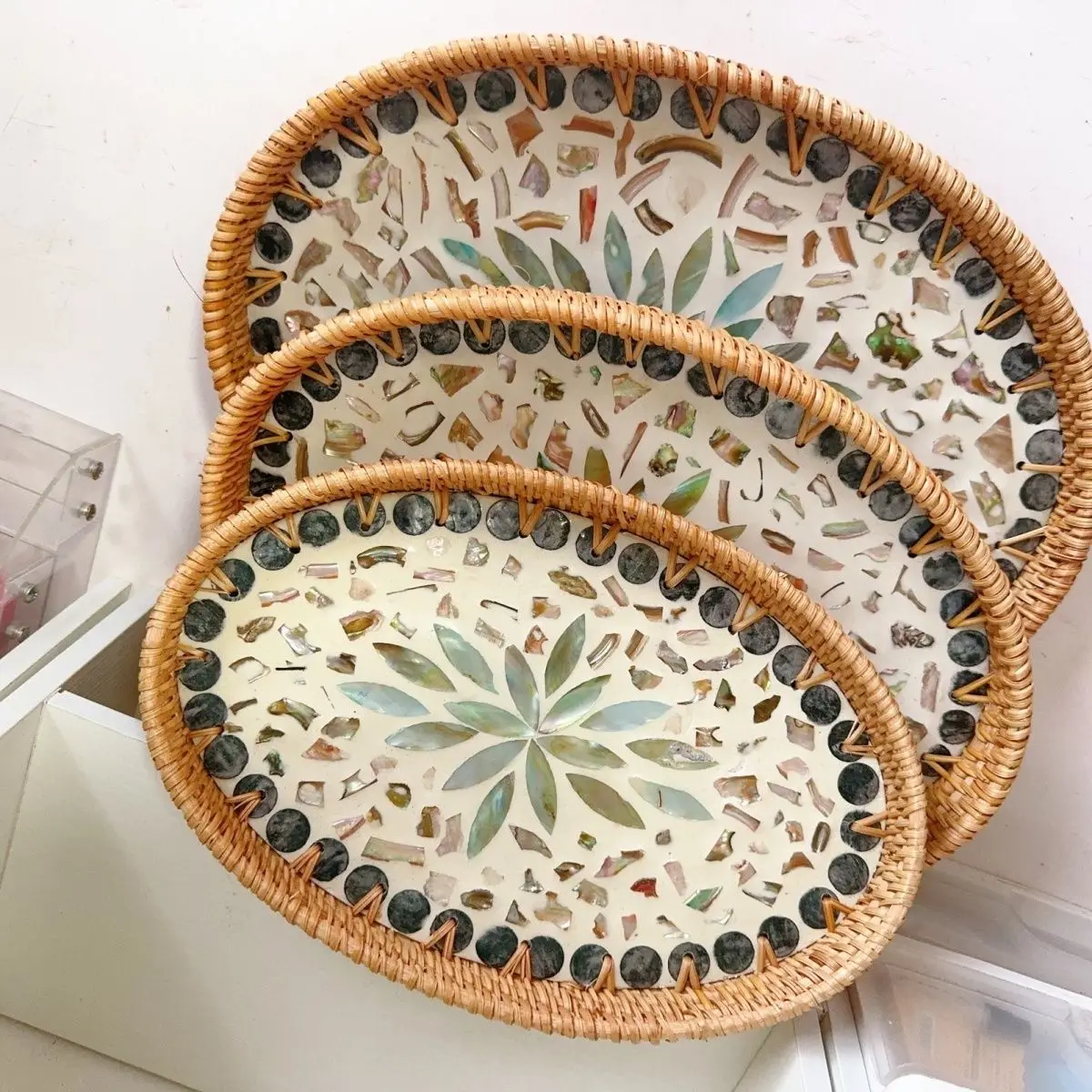 Rattan Fruit Plate Fruit Basket, Oval Hand-woven Shell Tray Household Living Room Snack Desktop Storage Trays