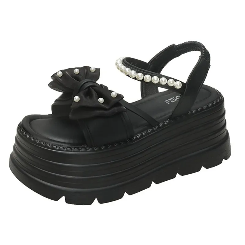 8CM Absatzschuhe, klobige Slipper für Damen, offene Zehenpartie, hohe Plateau-Ledersandalen, neue Sommer-Strandsandalen mit dicker Sohle und Perlenverzierung.